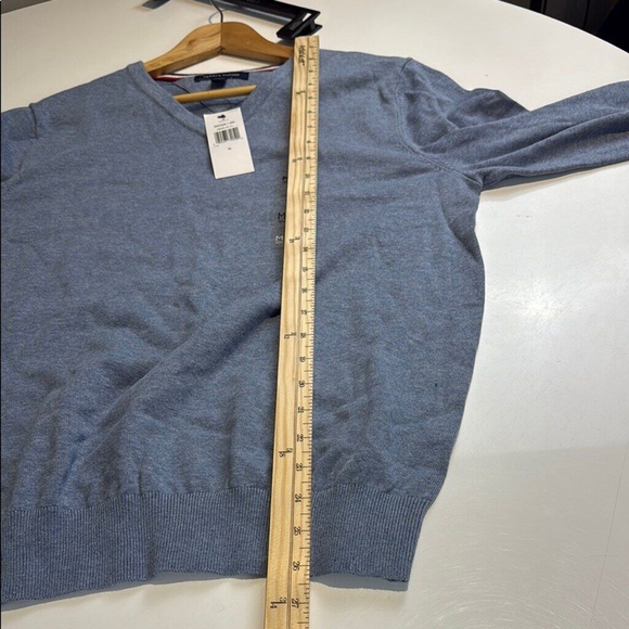 Tommy Hilfiger Blue V-Neck Sweater NWT Size Medium - Picture 5 of 6